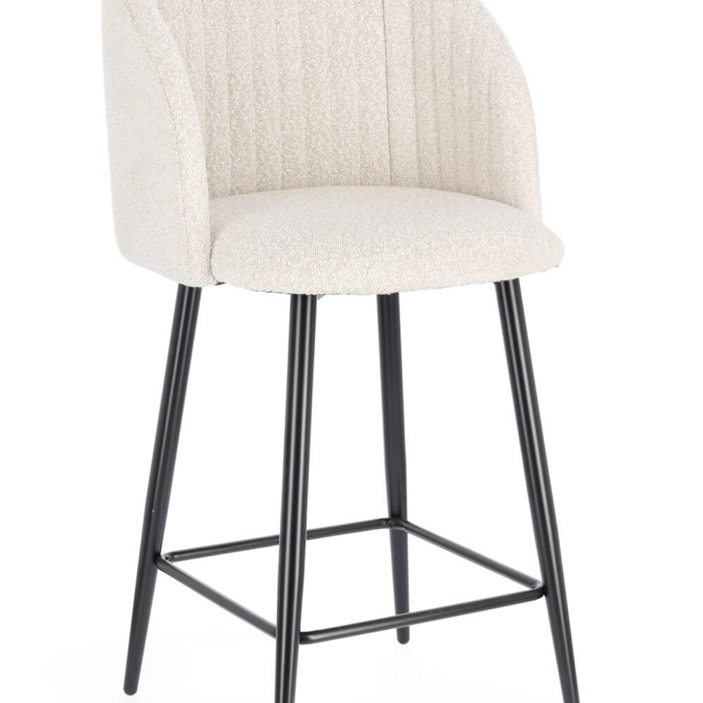 Sedia alta moderna con seduta comoda e struttura in metallo nero.