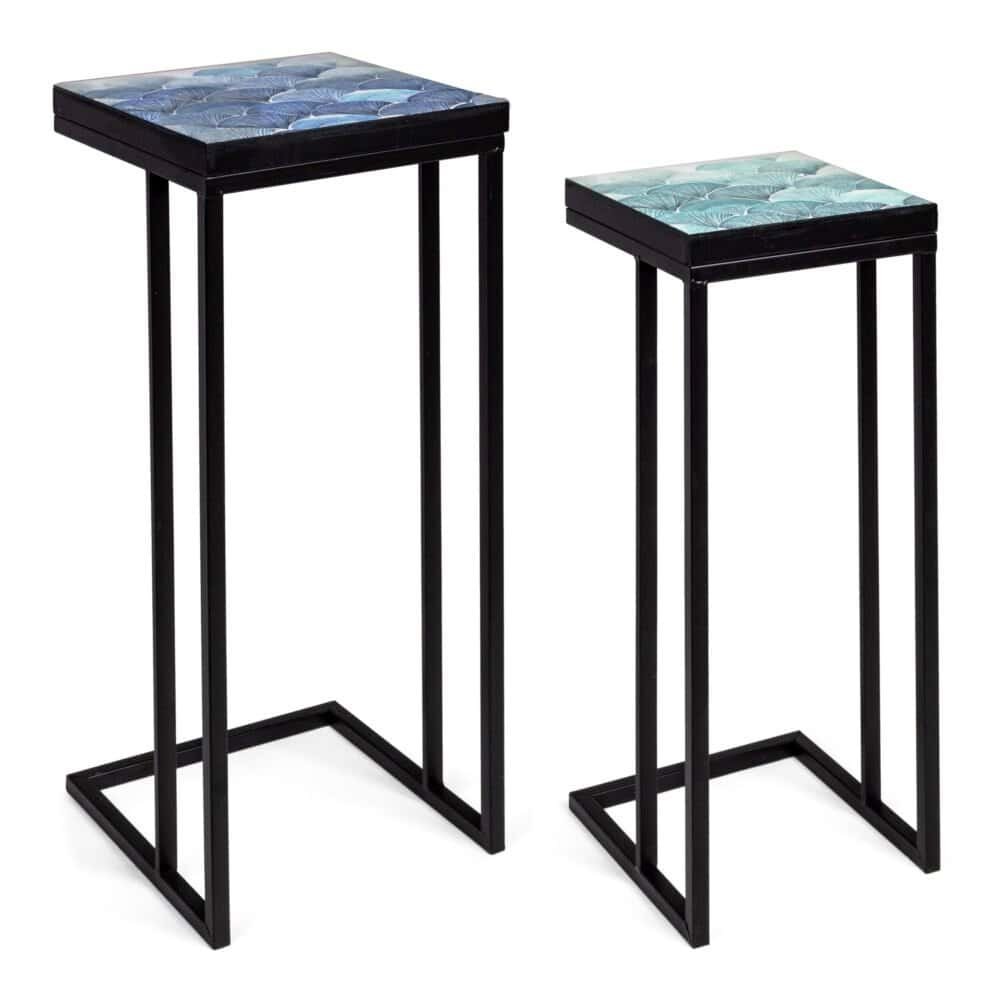 Alzatina decorativa con piani in ceramica e struttura in metallo nero, perfetta per esposizione di oggetti.