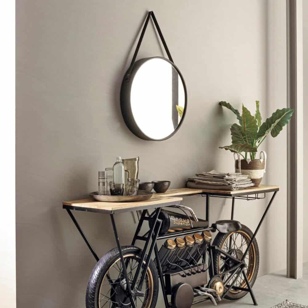 Specchio rotondo luminoso con supporto in pelle, design minimalista e funzionale.