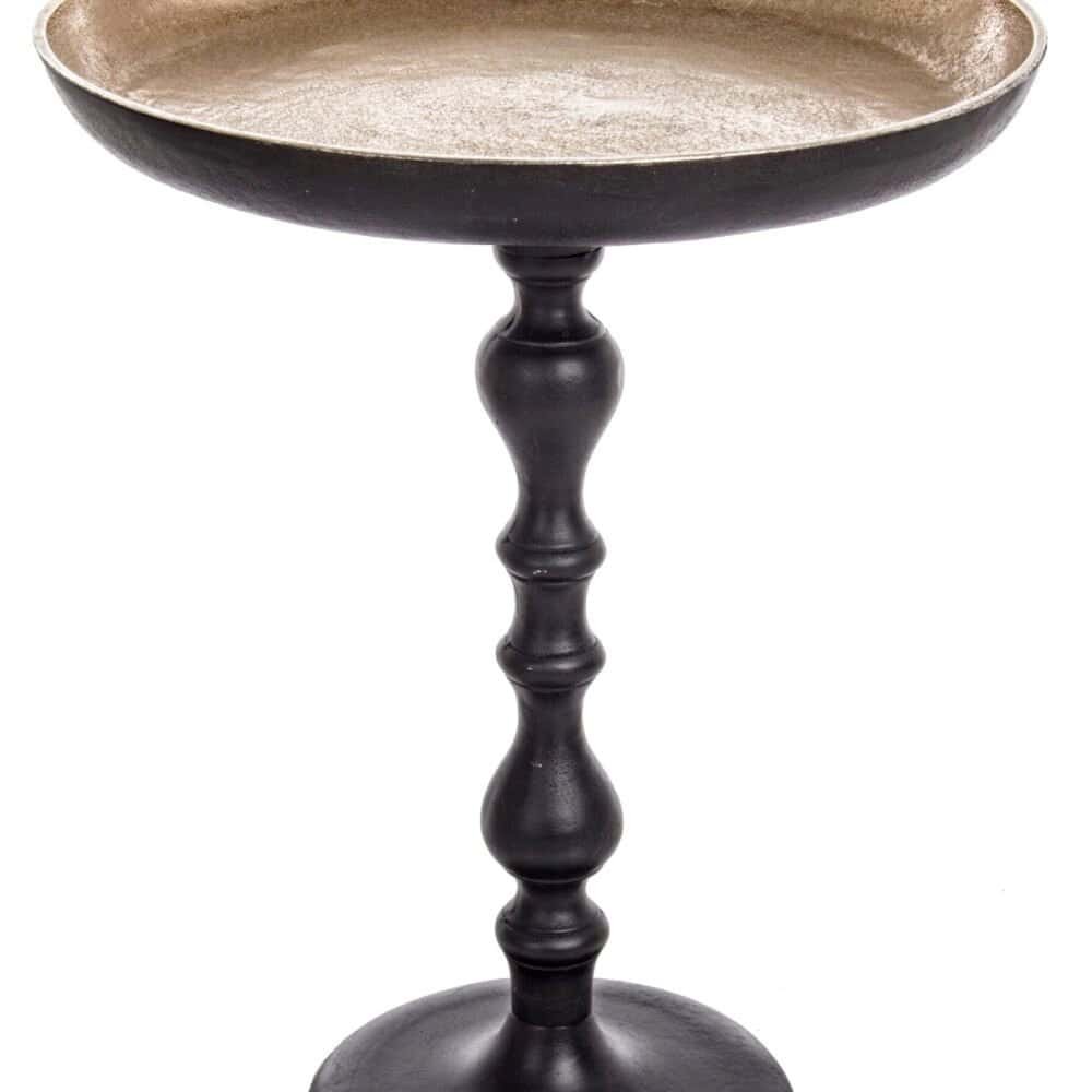 Fioriera in metallo antico con base nera, elegante e resistente, perfetta per decorazioni di interni ed esterni.