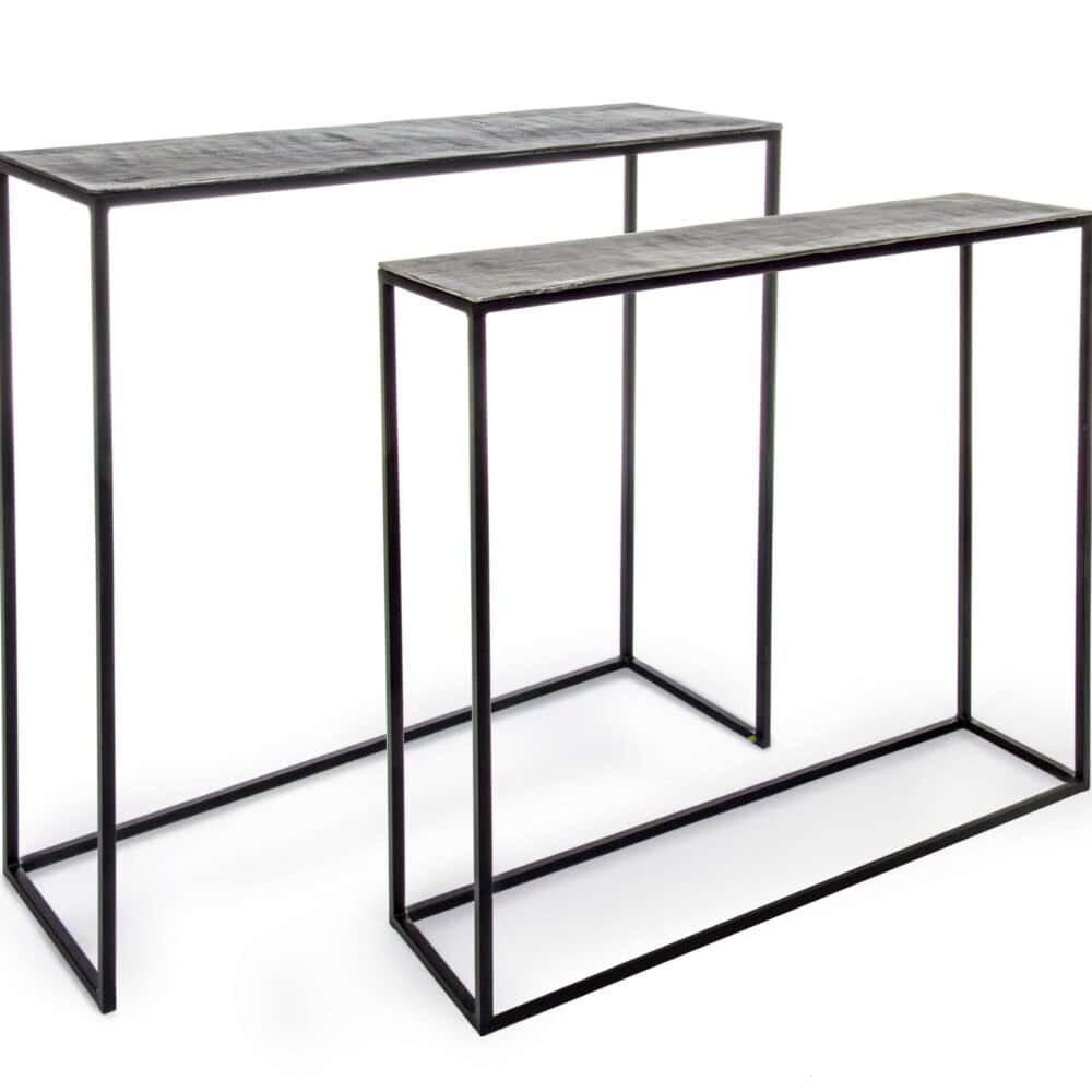 Mobili in ferro e legno con design moderno, perfetti per arredare il soggiorno e l'ingresso.