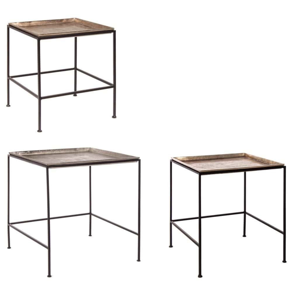 Tavolino con struttura in metallo e piano in legno, stile industriale, perfetto per soggiorno o ufficio.