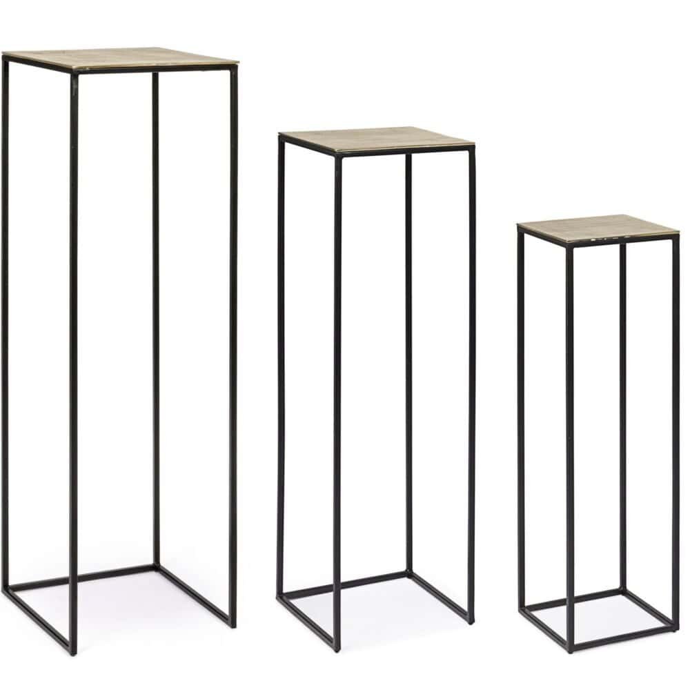 Tavolini metallici minimalisti con piani in legno per arredamento moderno e industriale.