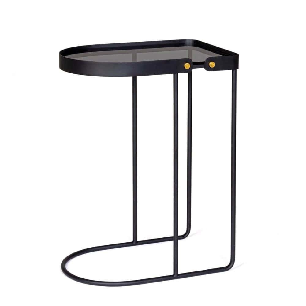 Tavolino living moderno in metallo nero con piano in vetro, stile minimal e elegante, perfetto per arredamento di interni contemporanei.