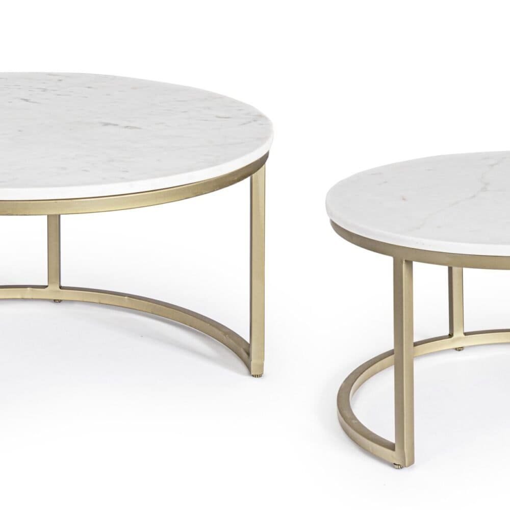 Tavolini moderni in marmo bianco con struttura oro, perfetti per interni di lusso e arredi eleganti.