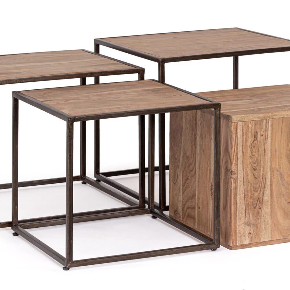 Ottimi tavolini in legno naturale e struttura metallica per arredi moderni.