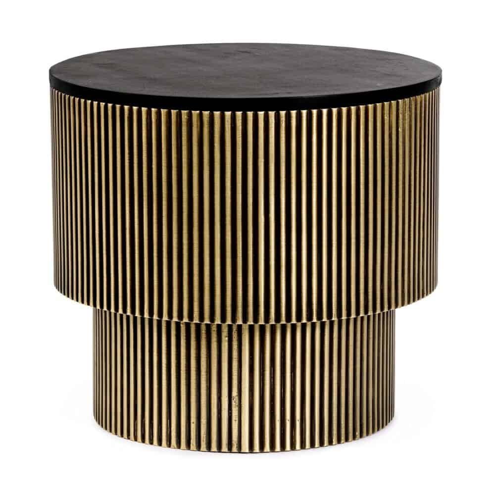 Tavolo rotondo in legno con dettagli dorati e finitura elegante, perfetto per arredo moderno e di stile.