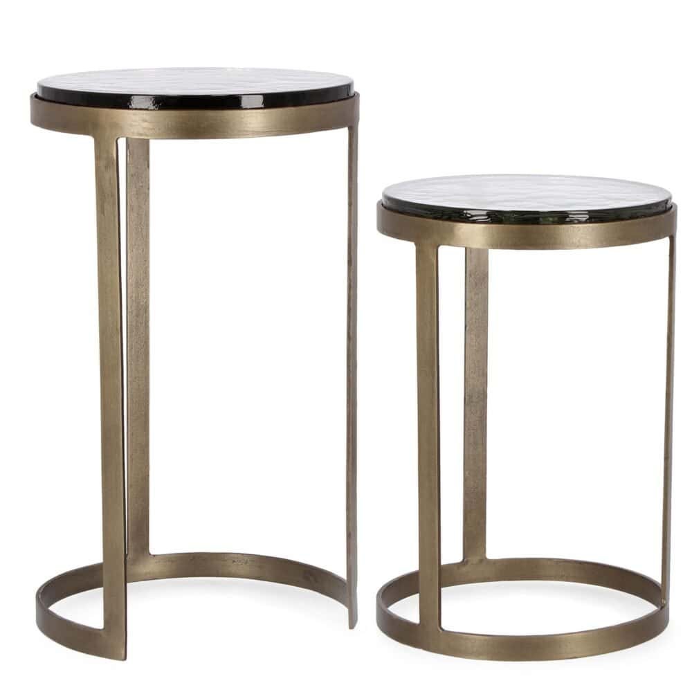 Tavolini di design moderno con succulentie linee eleganti, ideali per arredo sofisticato e di tendenza.