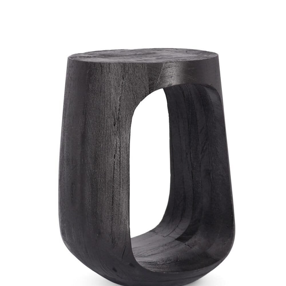 Tavolino in legno nero artigianale per interni moderni. Design unico, perfetto come complemento d'arredo di stile contemporaneo.