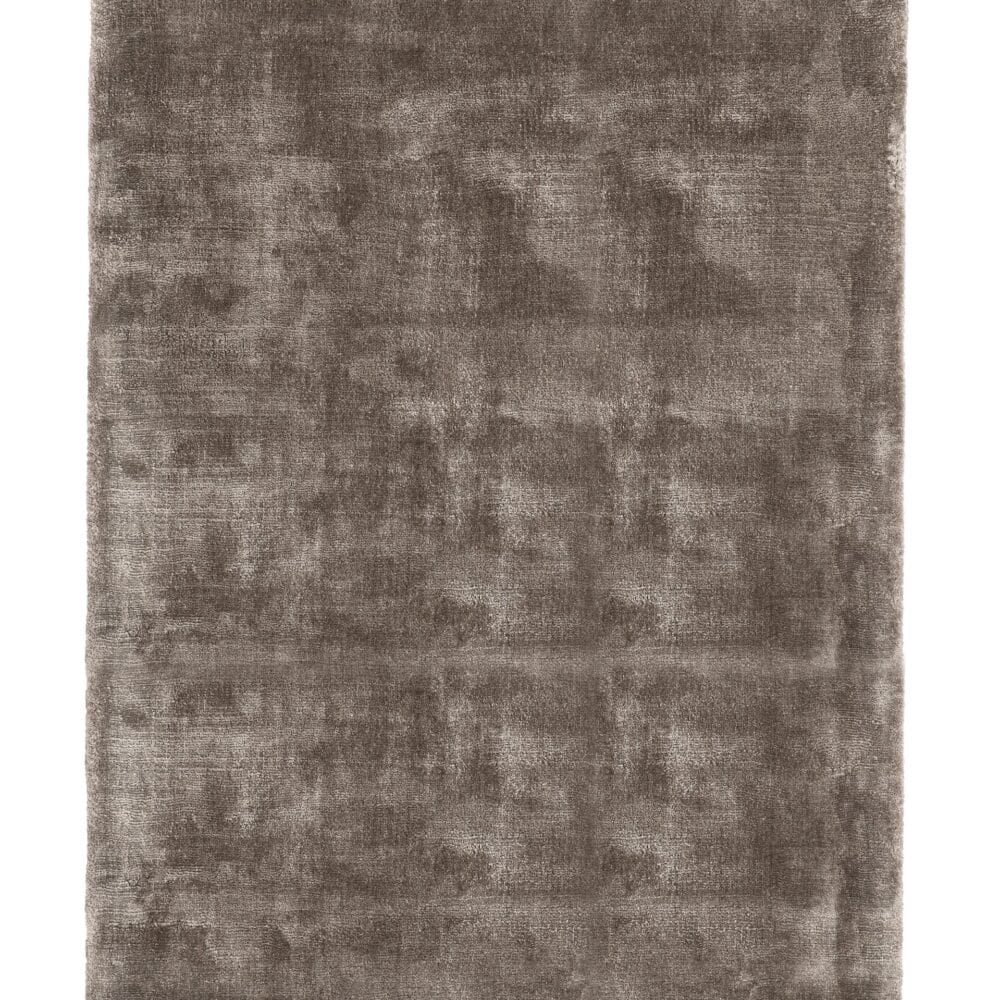 Tappeto in tessuto setoso, perfetto per decorare e arricchire gli spazi interni.