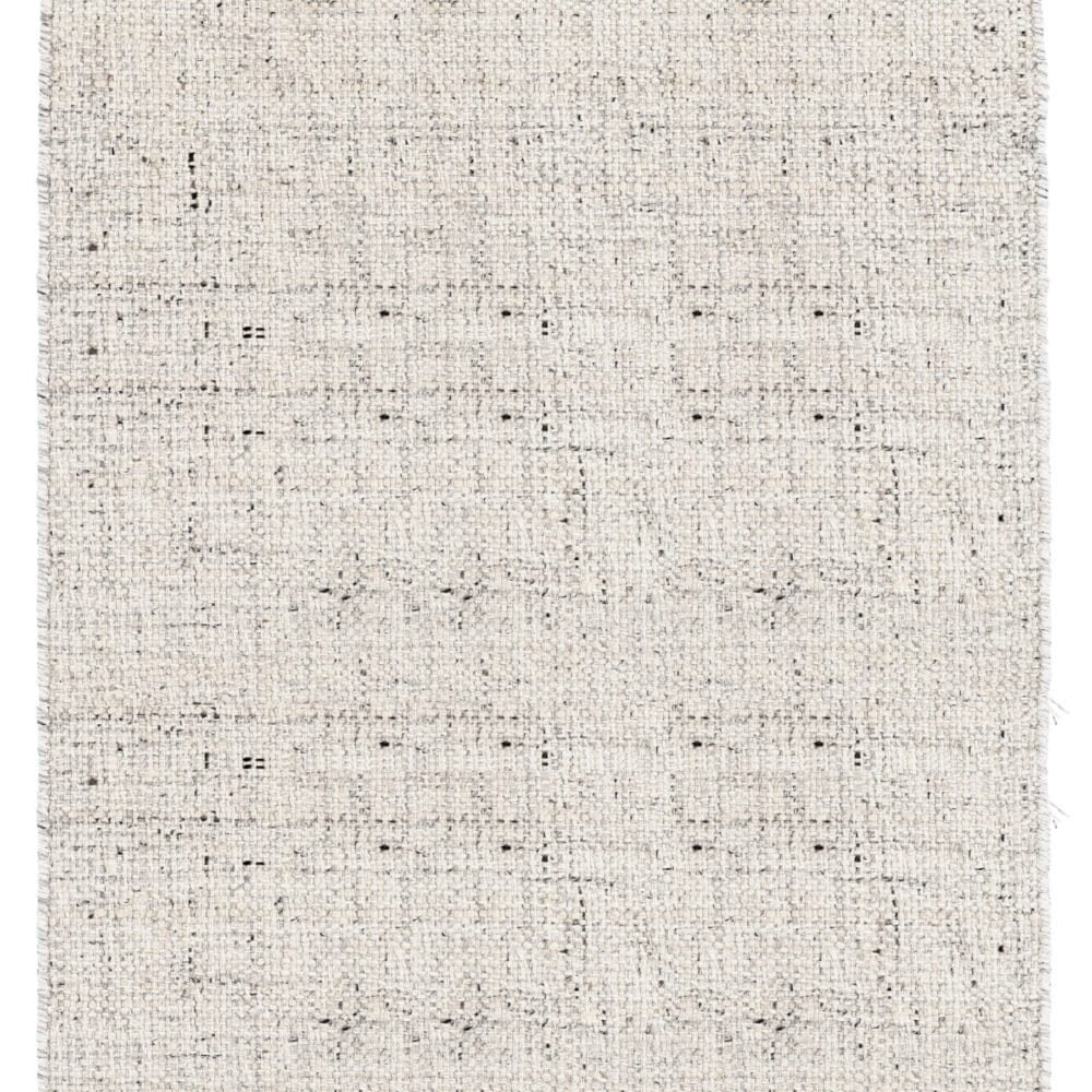 Tappeto beige in tessuto naturale con bordo frangia, ideale per soggiorno o camera.