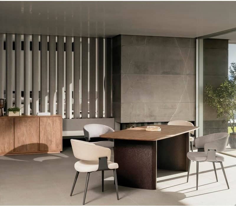 Elegante credenza moderna 3A Elswick in legno naturale e finiture minimaliste.