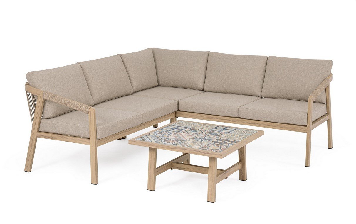 SET SALOTTO ANG C-C KALIMERA DESERT - JOLLYGIUNCO Beige outdoor sectional sofa with a wooden frame and matching tile-top coffee table on a white background.