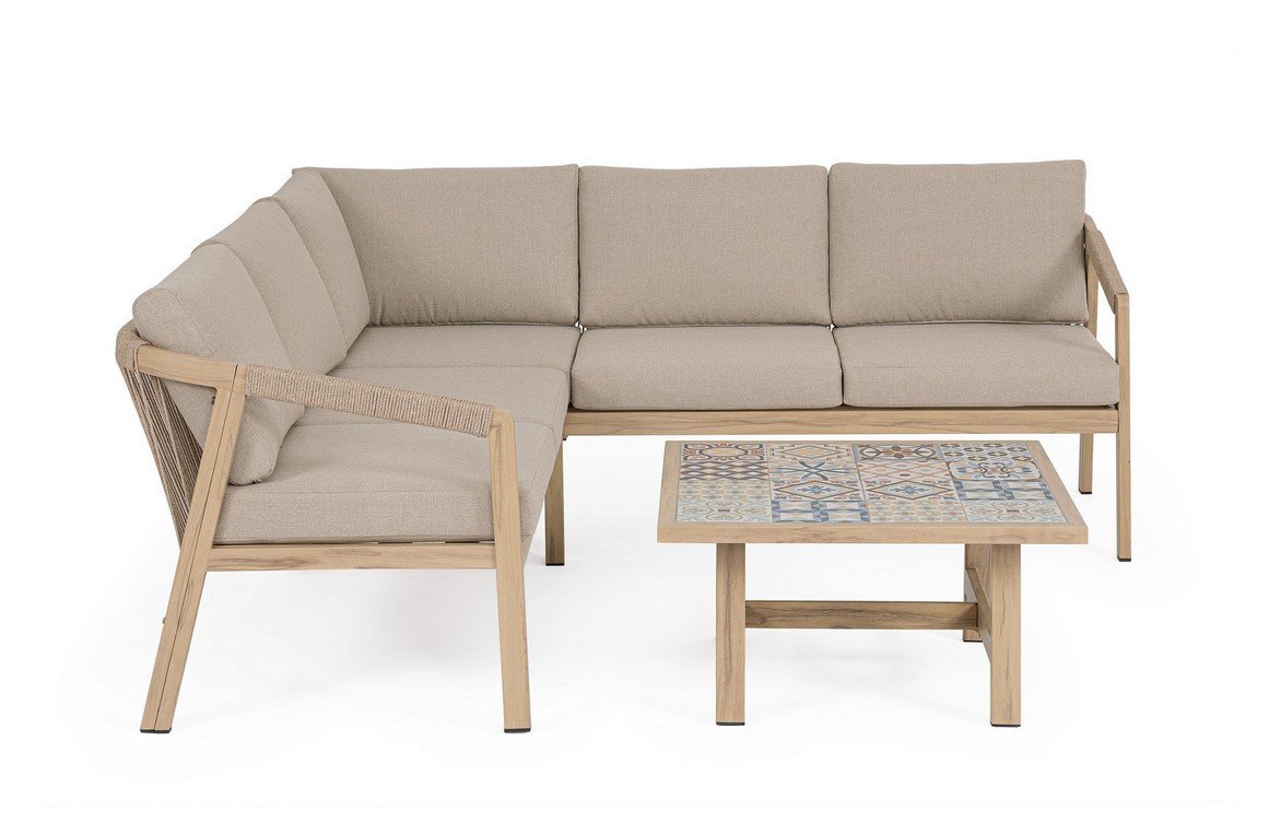 SET SALOTTO ANG C-C KALIMERA DESERT2 - JOLLYGIUNCO Beige cushioned wooden outdoor sectional sofa in an L shape with a tiled coffee table on a white background.