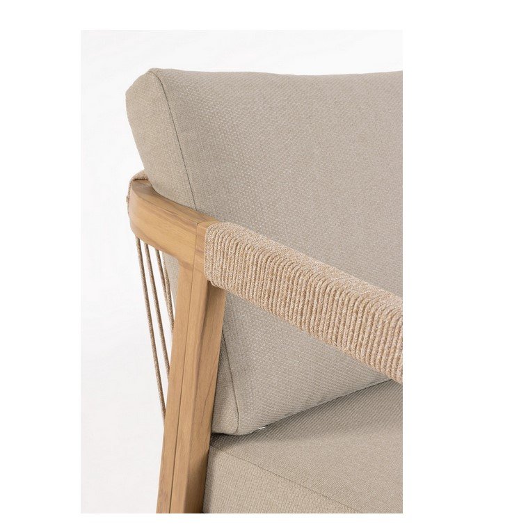 SET SALOTTO ANG C-C KALIMERA DESERT7 - JOLLYGIUNCO Close-up of a beige upholstered chair with a wooden frame and a woven rope armrest.