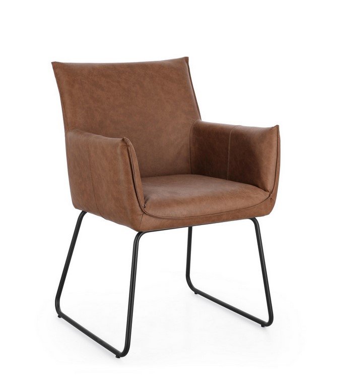 SEDIA C-BR EVELYN COGNAC - JOLLYGIUNCO Brown leather upholstered armchair with black metal sled legs, angled backrest, and curved armrests on a white background.