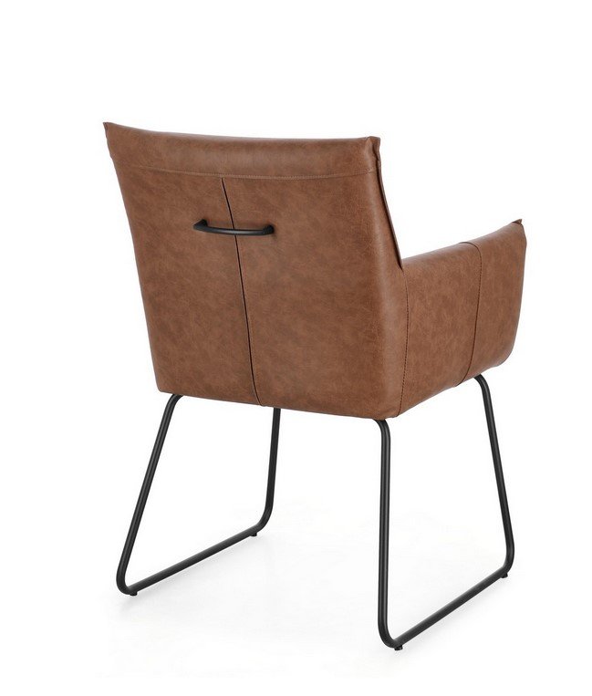 SEDIA C-BR EVELYN COGNAC1 - JOLLYGIUNCO Back view of a brown leather upholstered lounge chair with black metal sled legs on a white background.