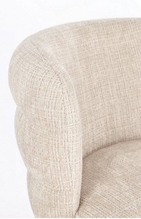 SEDIA C-BR ILMA LUCENTE-ARDESIA5 - JOLLYGIUNCO Close-up of a beige textured upholstered armchair armrest and seat area.