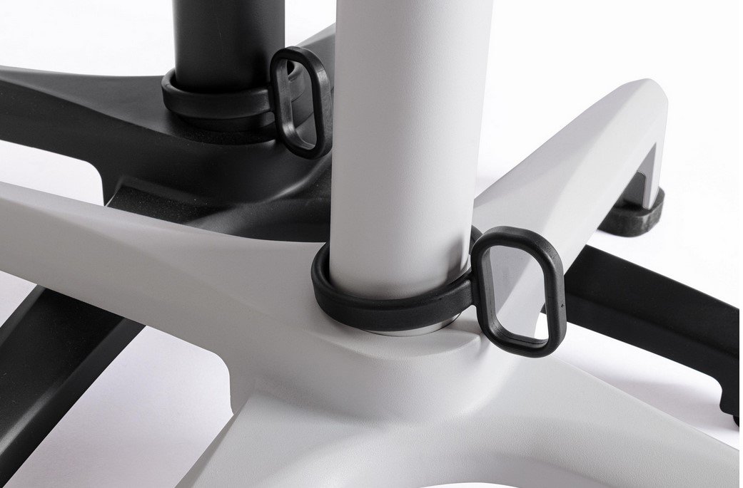 BASE TAVOLO ELSA NERO H726 - JOLLYGIUNCO Close-up of a gym stand base with black circular collars around a vertical post and a black D-shaped handle ring used to secure parts.