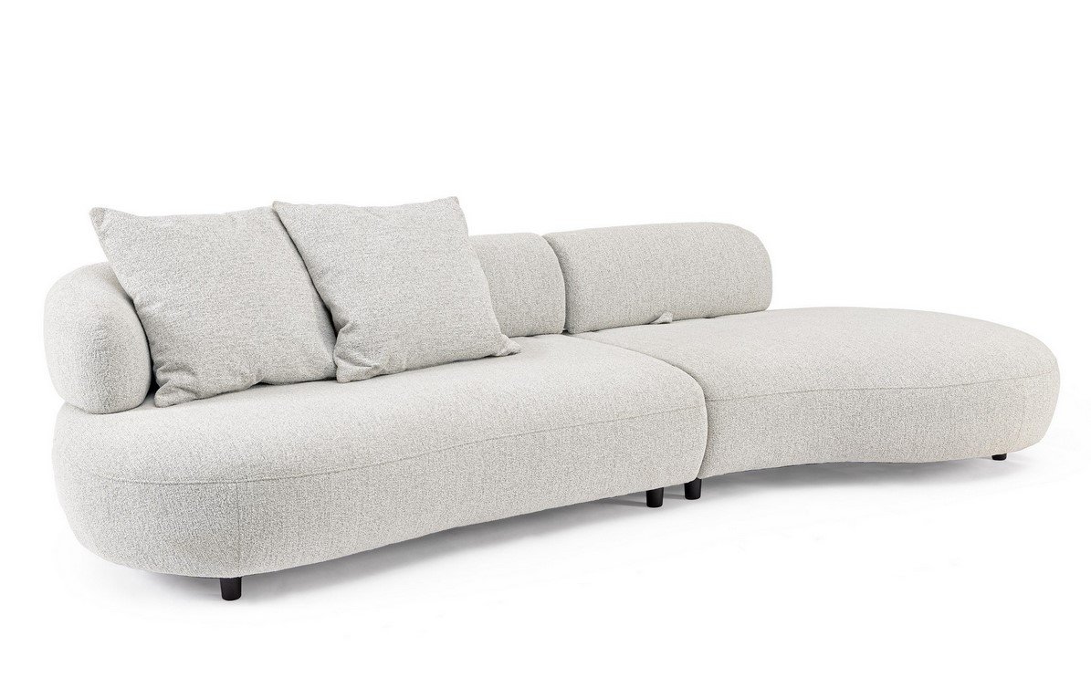 DIVANO C-C AFRODITE - JOLLYGIUNCO Light beige curved sectional sofa with a right-side chaise and two square throw pillows.