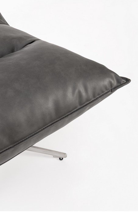 POLTRONA ALANEZ GR1IGIO SCURO - JOLLYGIUNCO Close-up of a dark gray leather cushion on a modern lounge chair with a metal leg edge visible on the right side, highlighting the seam and material.