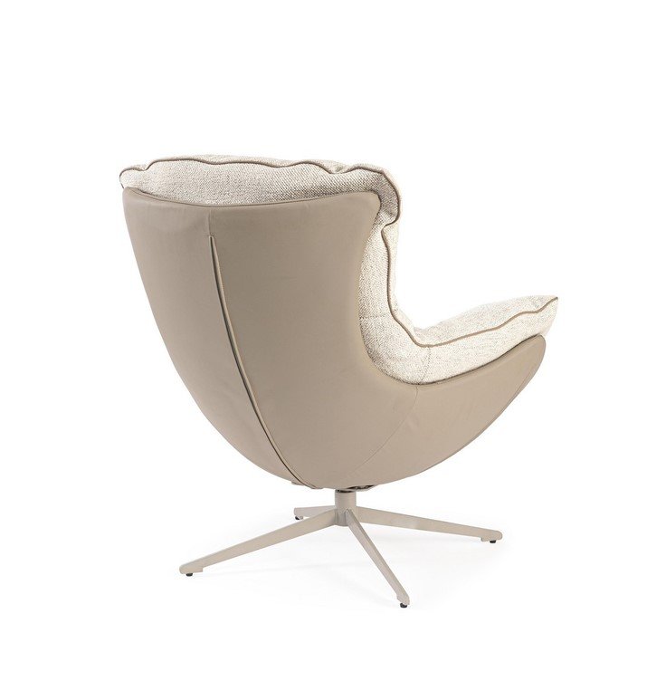 POLTRONA ARMELA BEIGE 1 - JOLLYGIUNCO Curved beige lounge chair with plush inner cushions and a metal swivel base viewed from the side