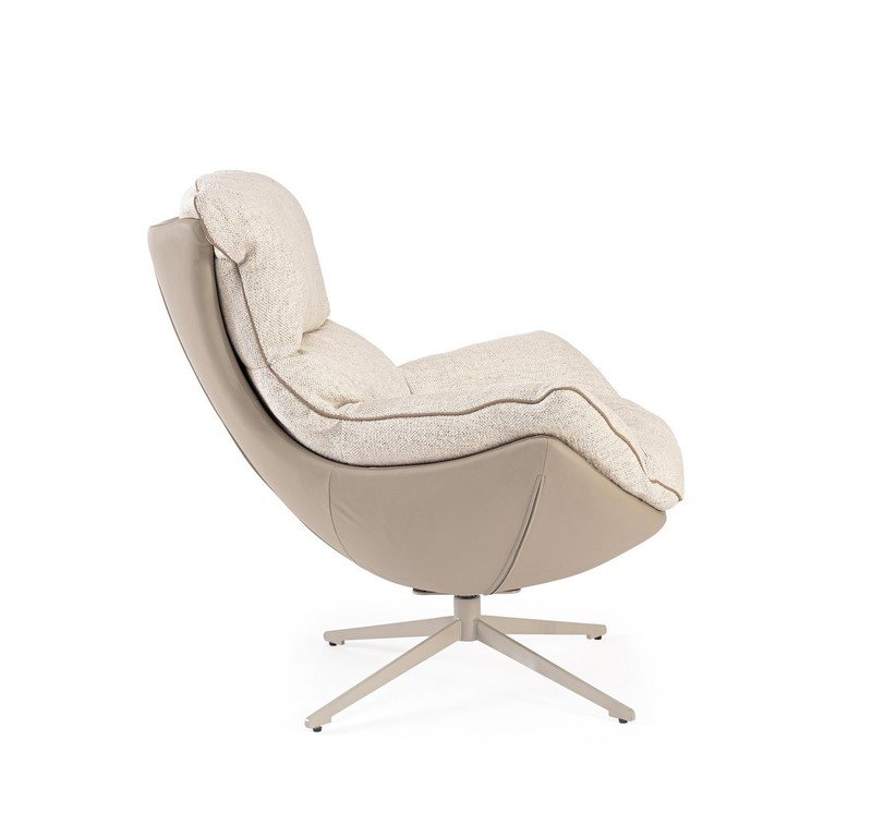 POLTRONA ARMELA BEIGE 5 - JOLLYGIUNCO Beige upholstered lounge chair with a curved shell and matching fabric cushions on a metal swivel base against a white background.