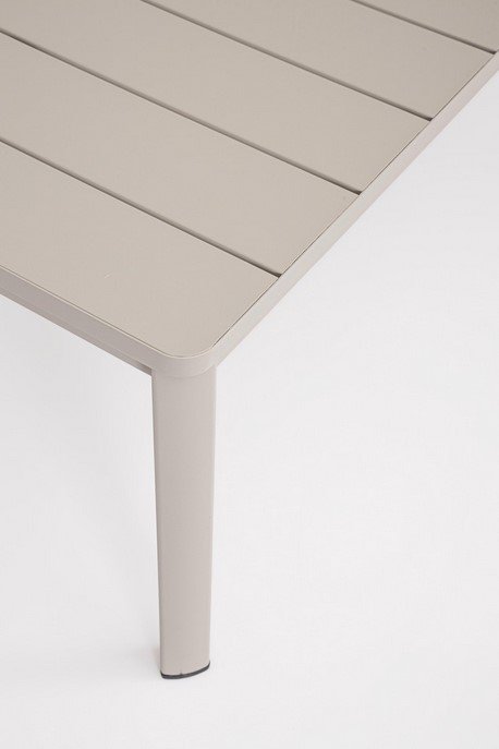 SET4 SALOTTO C-C KONNOR RASTIN9 - JOLLYGIUNCO Light gray slatted tabletop corner with rounded edge and single straight leg.